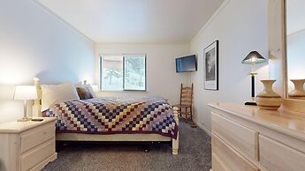 Mammoth West 116 Quaint And Cozy Condo Best location on Canyon Blvd by
