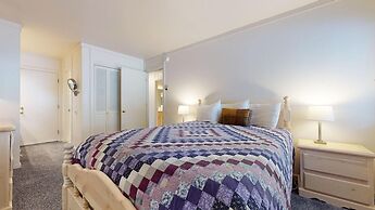 Mammoth West 116 Quaint And Cozy Condo Best location on Canyon Blvd by