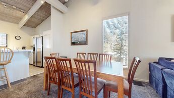 Mammoth West 116 Quaint And Cozy Condo Best location on Canyon Blvd by