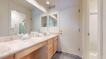 Mammoth West 116 Quaint And Cozy Condo Best location on Canyon Blvd by