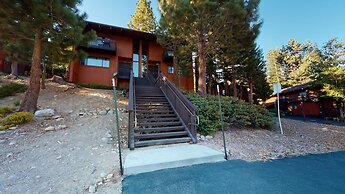 Mammoth West 116 Quaint And Cozy Condo Best location on Canyon Blvd by