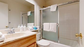 Mammoth West 116 Quaint And Cozy Condo Best location on Canyon Blvd by