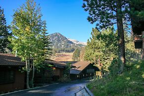 Mammoth West 116 Quaint And Cozy Condo Best location on Canyon Blvd by