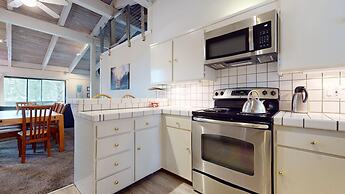 Mammoth West 116 Quaint And Cozy Condo Best location on Canyon Blvd by