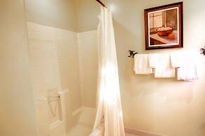 1717 Geneva Drive W - 4 Br Townhouse