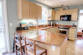 1717 Geneva Drive W - 4 Br Townhouse