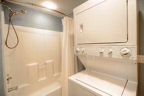 1717 Geneva Drive W - 4 Br Townhouse