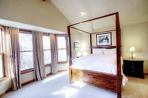 1717 Geneva Drive W - 4 Br Townhouse