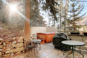 1717 Geneva Drive W - 4 Br Townhouse