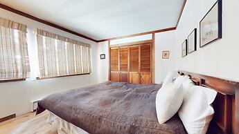 Mammoth West 124 Spacious Condo great for large group, Walk to Canyon 