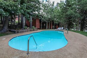 Mammoth West 124 Spacious Condo great for large group, Walk to Canyon 