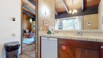 Mammoth West 124 Spacious Condo great for large group, Walk to Canyon 