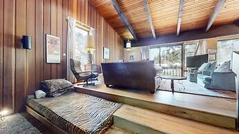 Mammoth West 124 Spacious Condo great for large group, Walk to Canyon 