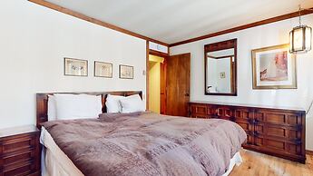 Mammoth West 124 Spacious Condo great for large group, Walk to Canyon 