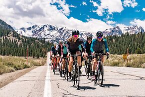 Mammoth West 124 Spacious Condo great for large group, Walk to Canyon 