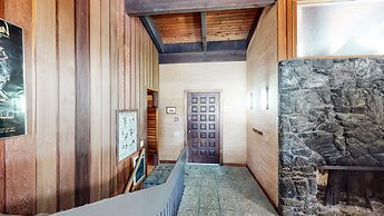 Mammoth West 124 Spacious Condo great for large group, Walk to Canyon 