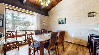 Mammoth West 124 Spacious Condo great for large group, Walk to Canyon 