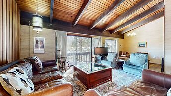 Mammoth West 124 Spacious Condo great for large group, Walk to Canyon 