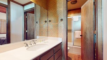 Mammoth West 124 Spacious Condo great for large group, Walk to Canyon 