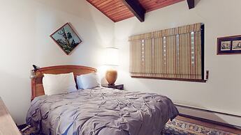 Mammoth West 124 Spacious Condo great for large group, Walk to Canyon 