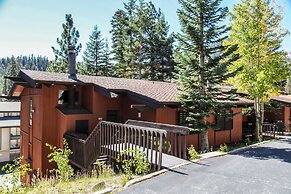 Mammoth West 124 Spacious Condo great for large group, Walk to Canyon 