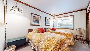 Mammoth West 111 Cozy Condo, Just A Short Walk to Canyon Lodge by RedA