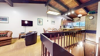 Mammoth West 111 Cozy Condo, Just A Short Walk to Canyon Lodge by RedA