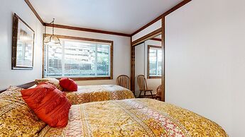 Mammoth West 111 Cozy Condo, Just A Short Walk to Canyon Lodge by RedA