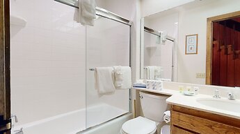 Mammoth West 111 Cozy Condo, Just A Short Walk to Canyon Lodge by RedA