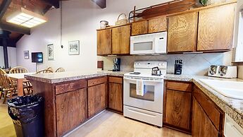 Mammoth West 111 Cozy Condo, Just A Short Walk to Canyon Lodge by RedA