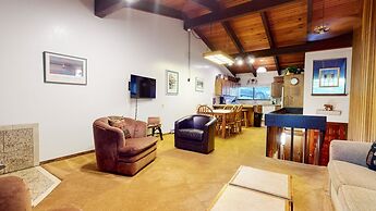 Mammoth West 111 Cozy Condo, Just A Short Walk to Canyon Lodge by RedA