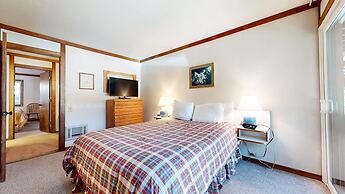 Mammoth West 111 Cozy Condo, Just A Short Walk to Canyon Lodge by RedA
