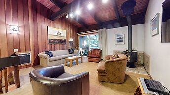 Mammoth West 111 Cozy Condo, Just A Short Walk to Canyon Lodge by RedA