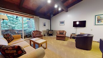 Mammoth West 111 Cozy Condo, Just A Short Walk to Canyon Lodge by RedA