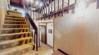 Mammoth West 111 Cozy Condo, Just A Short Walk to Canyon Lodge by RedA