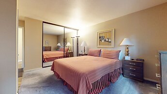 Bridges Townhome 13 Mountain View Townhome just Steps to the Slopes wi