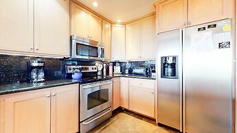 Bridges Townhome 13 Mountain View Townhome just Steps to the Slopes wi