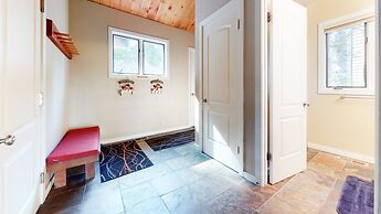 Bridges Townhome 13 Mountain View Townhome just Steps to the Slopes wi