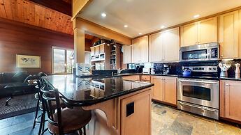 Bridges Townhome 13 Mountain View Townhome just Steps to the Slopes wi