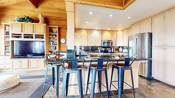 Bridges Townhome 13 Mountain View Townhome just Steps to the Slopes wi