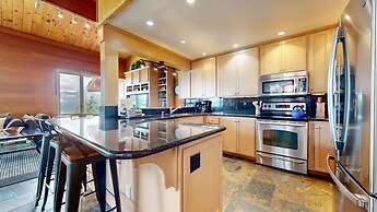 Bridges Townhome 13 Mountain View Townhome just Steps to the Slopes wi