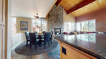 Bridges Townhome 13 Mountain View Townhome just Steps to the Slopes wi