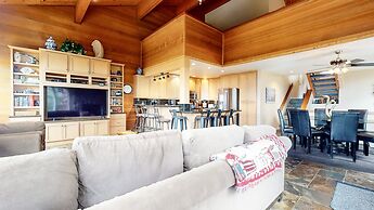 Bridges Townhome 13 Mountain View Townhome just Steps to the Slopes wi