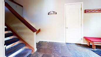 Bridges Townhome 13 Mountain View Townhome just Steps to the Slopes wi