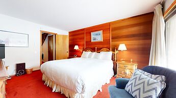 Snowcreek II 308 Spacious Yet Cozy Condo with Private Washer Dryer by 