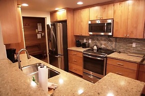 Sierra Megeve 7 Deluxe Remodeled Condo, Just A Short Walk To Canyon Lo