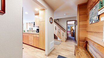Sierra Megeve 7 Deluxe Remodeled Condo, Just A Short Walk To Canyon Lo