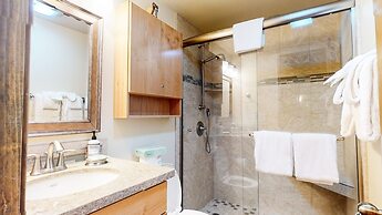 Sierra Megeve 7 Deluxe Remodeled Condo, Just A Short Walk To Canyon Lo