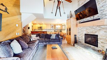 Sierra Megeve 7 Deluxe Remodeled Condo, Just A Short Walk To Canyon Lo