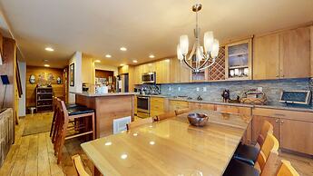 Sierra Megeve 7 Deluxe Remodeled Condo, Just A Short Walk To Canyon Lo